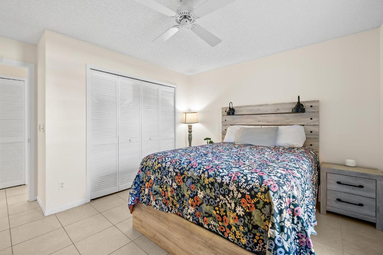 Oceanview Haven - 2Br Beach Townhome With Patio, Shared Heated Pool Steps From Paradise Beach Park! Melbourne Eksteriør billede